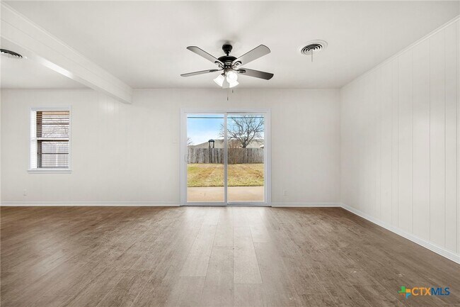 Building Photo - 3017 Oaklawn Dr