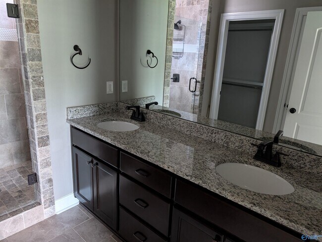 Building Photo - 7126 Weeping Willow Dr SE
