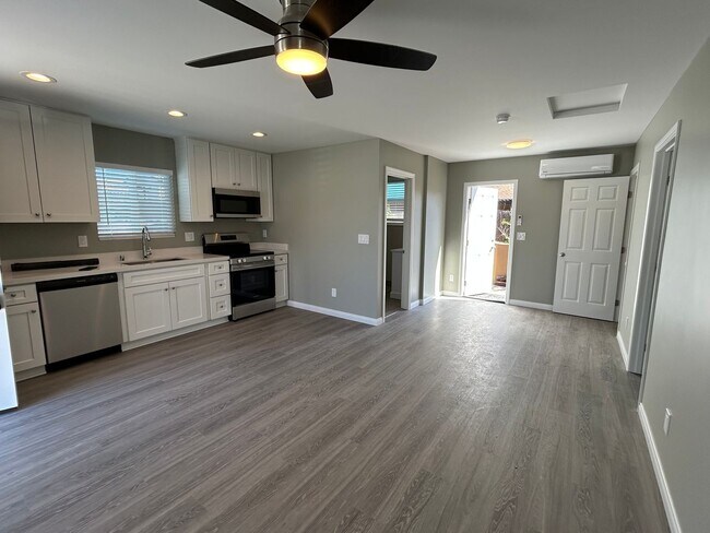 Building Photo - 1 Bed/1 Bath Newly Renovated