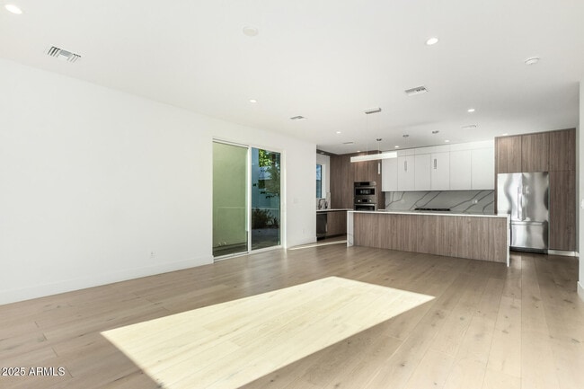 Building Photo - 2130 E Turney Ave