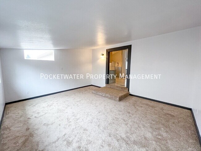 Building Photo - 2207 Tulip St