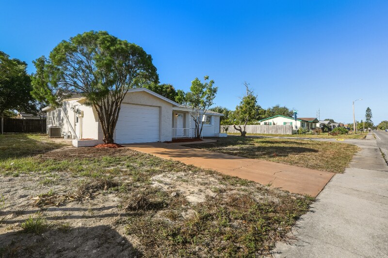 Building Photo - 3208 Holiday Lake Dr