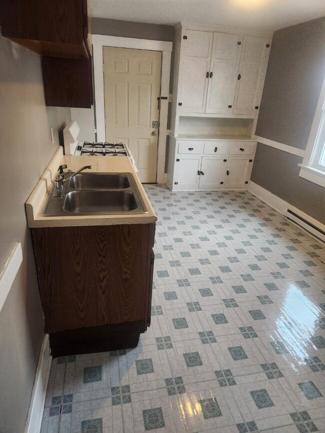 Building Photo - 900 Rhomberg Ave