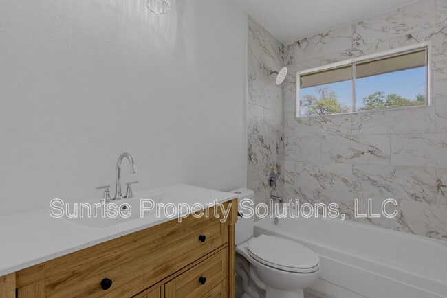 Building Photo - 9301 N Sherwell Dr