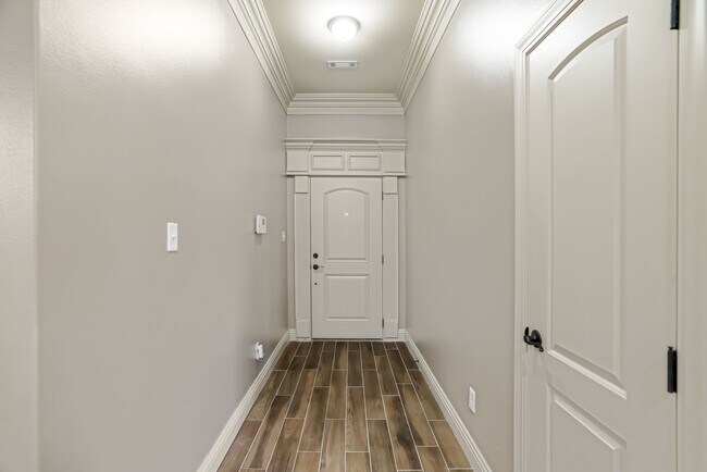 Building Photo - 110 Vienne Pl
