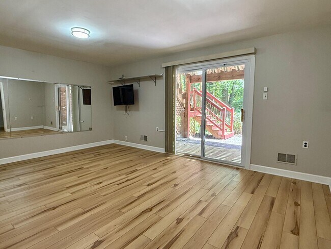 Building Photo - 5545 Doral Dr