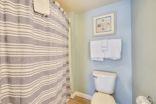 Building Photo - 9896 S Thomas Dr