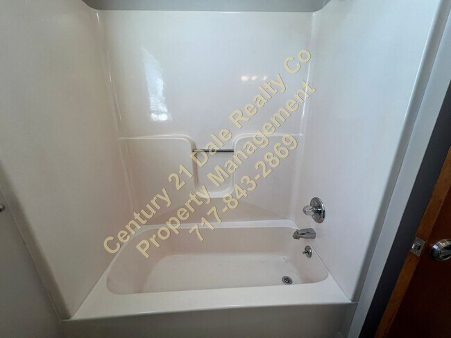 Building Photo - Beautiful 2 Bedroom Apartment on East Market Street