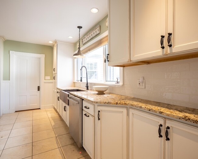 Building Photo - 37 Main Rd N