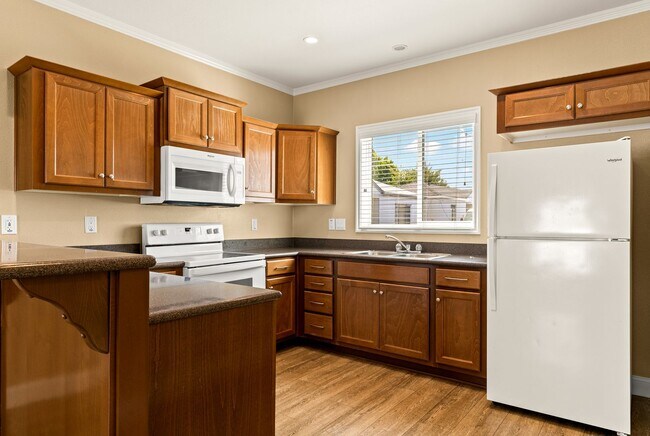 Primary Photo - Move-In Ready! A Bright & Open Designer Co...