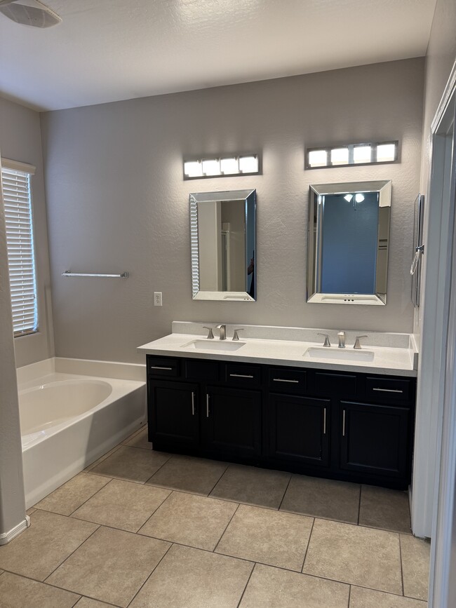 Building Photo - 8712 W Hammond Ln