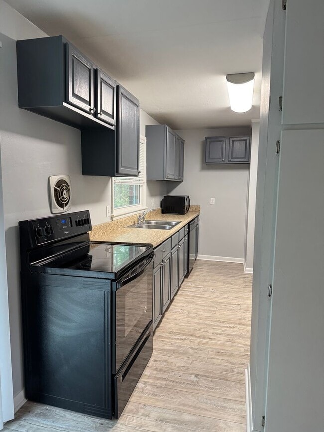 Building Photo - 48 Edgemoor Dr
