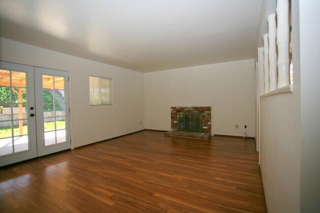 Building Photo - 3Br 2Ba Single level Home