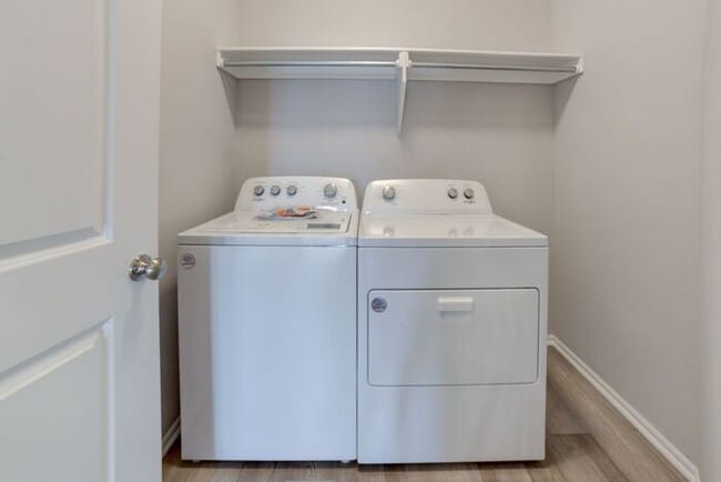 Building Photo - Need More Space? This 4/2.5/2 Has It!