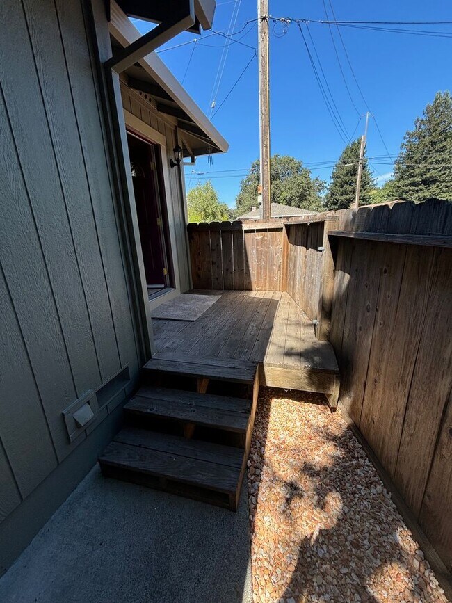Building Photo - 1732 Mount Olive Dr