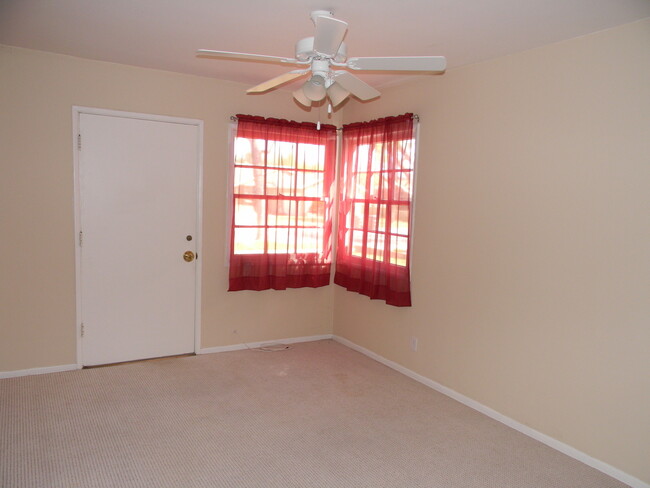 Building Photo - 1306 E Mayfair Ave