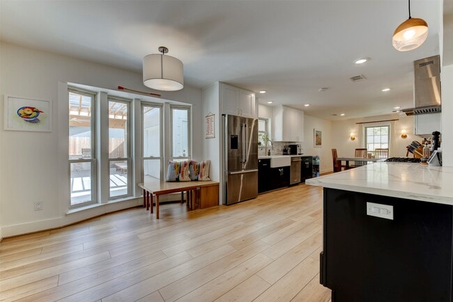 Building Photo - 2406 Blue Water Ln