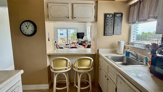 Building Photo - 1630 N Ocean Blvd