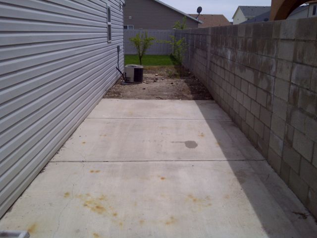 Building Photo - Sunshine & Savings: 2 Weeks Rent Free & $1...