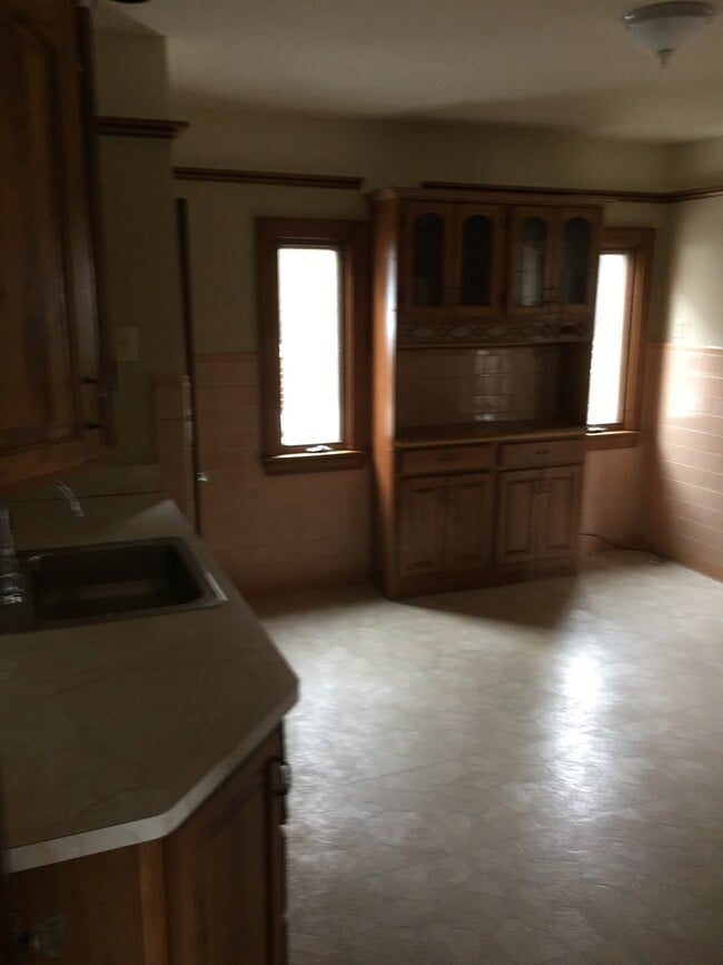 Building Photo - 3172 Mozart Ave