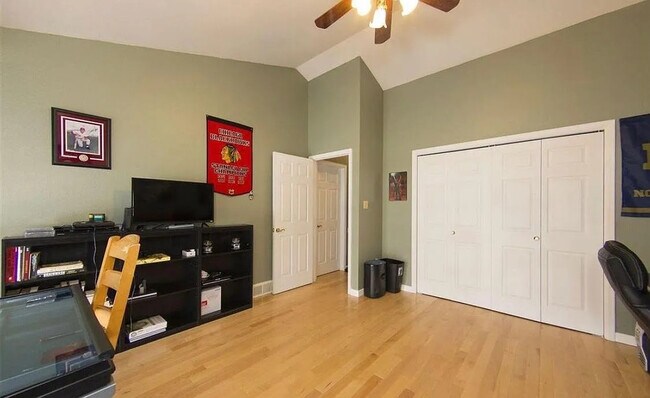 Building Photo - 5411 Sunset Dr