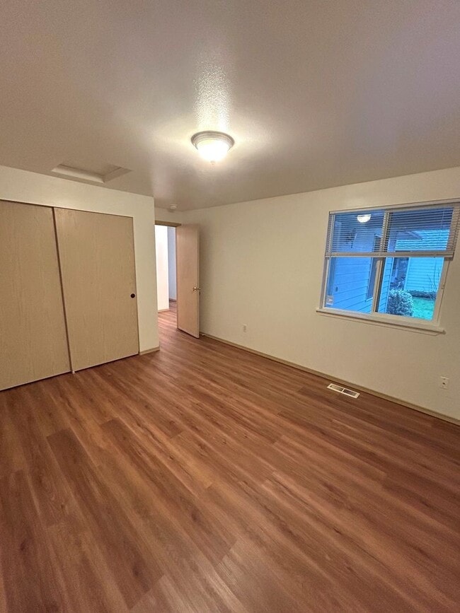 Building Photo - BECHTEL