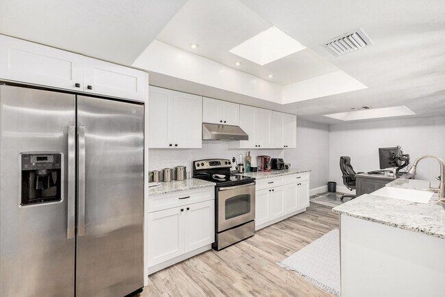 Building Photo - Total remodel in Santa Fe in McCormick Ranch