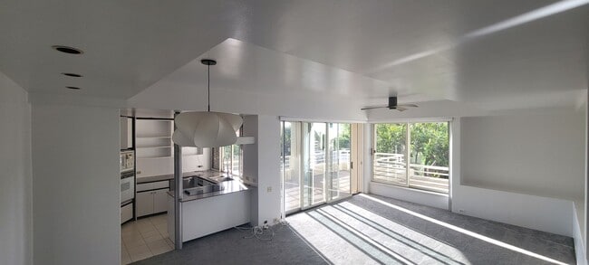 Building Photo - 2 bedroom 2 bath with a view at Palms of W...