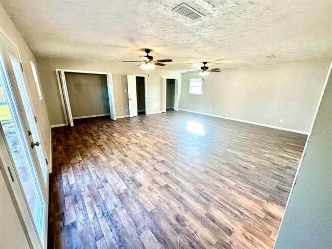 Building Photo - Newly Remodeled 4/2 Home in Atlanta, Texas