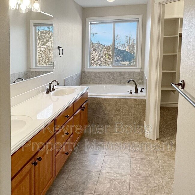 Building Photo - 538 E Halpin Dr
