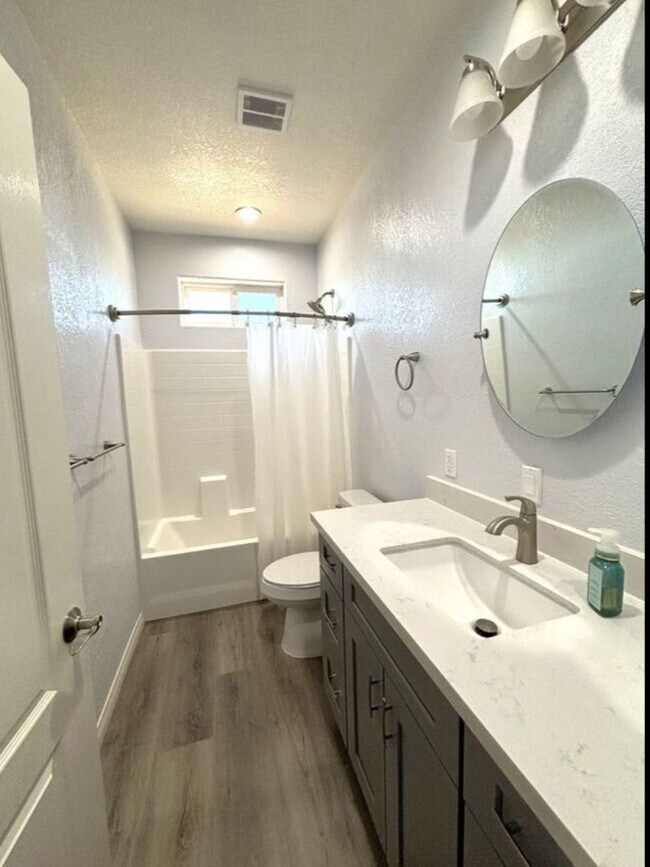 Building Photo - 9875 Magnolia Ave