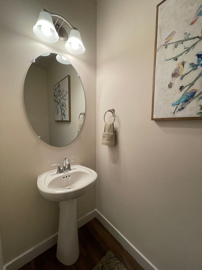 Building Photo - Heron | 3 Bed 2.5 Bath | Garage | 1800 sf
