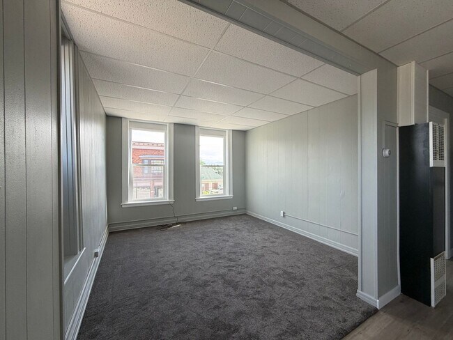 Building Photo - 113 E Milwaukee St
