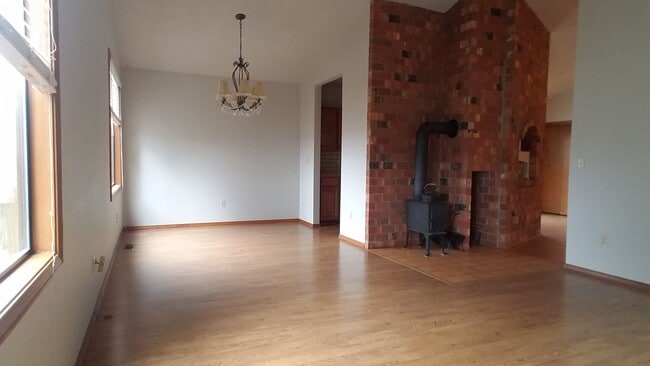 Building Photo - 1625 NW 31st Ave