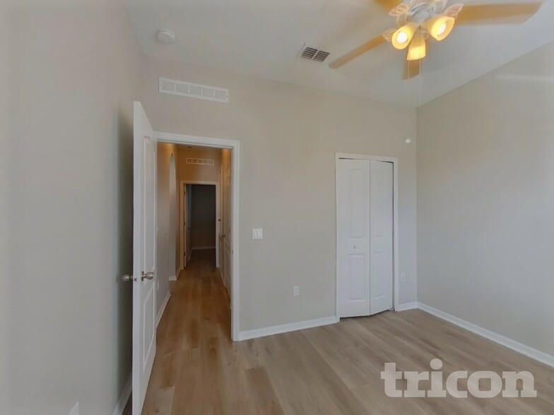 Building Photo - 5530 Sycamore Canyon Dr