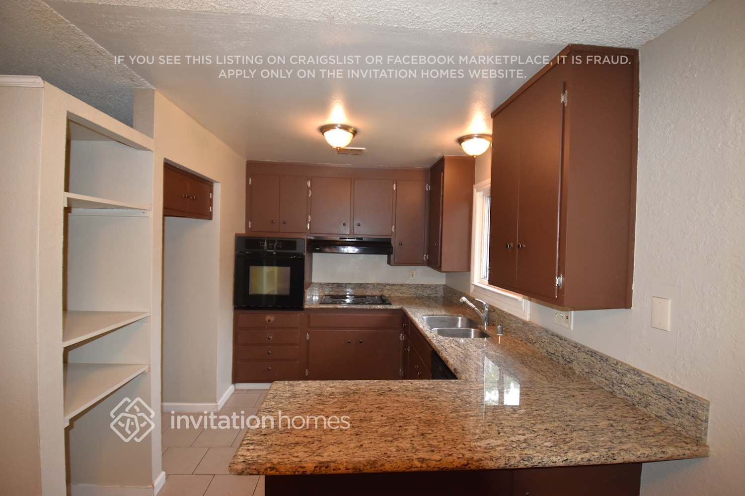 Building Photo - 2365 La Loma Dr