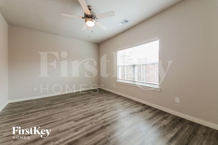 Building Photo - 607 Ava Trl