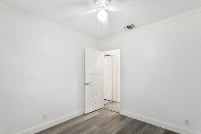 Building Photo - 4003 Sunrise Creek Dr
