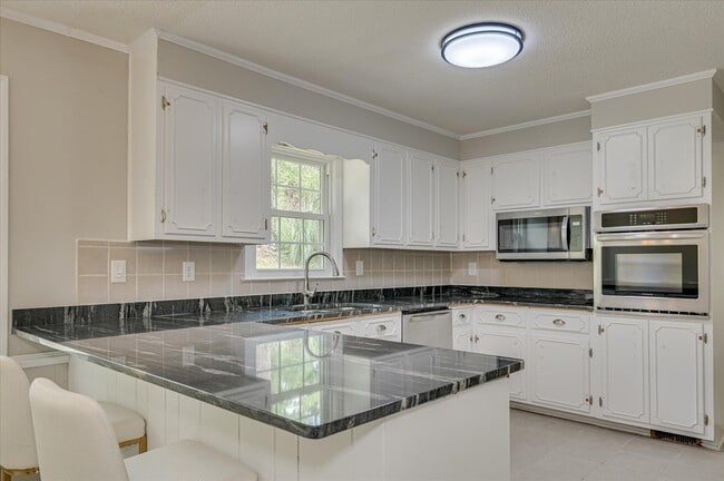 Building Photo - 986 Campbellton Dr
