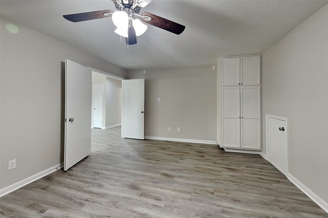 Building Photo - 16218 Range Valley Ln