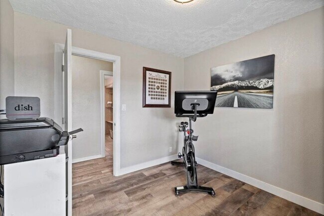 Building Photo - 4/2 Granite Bay, Pool, Jacuzzi, RV Parking...