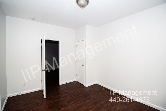 Building Photo - Newly updated 2 bedroom/1 bath in the Lora...