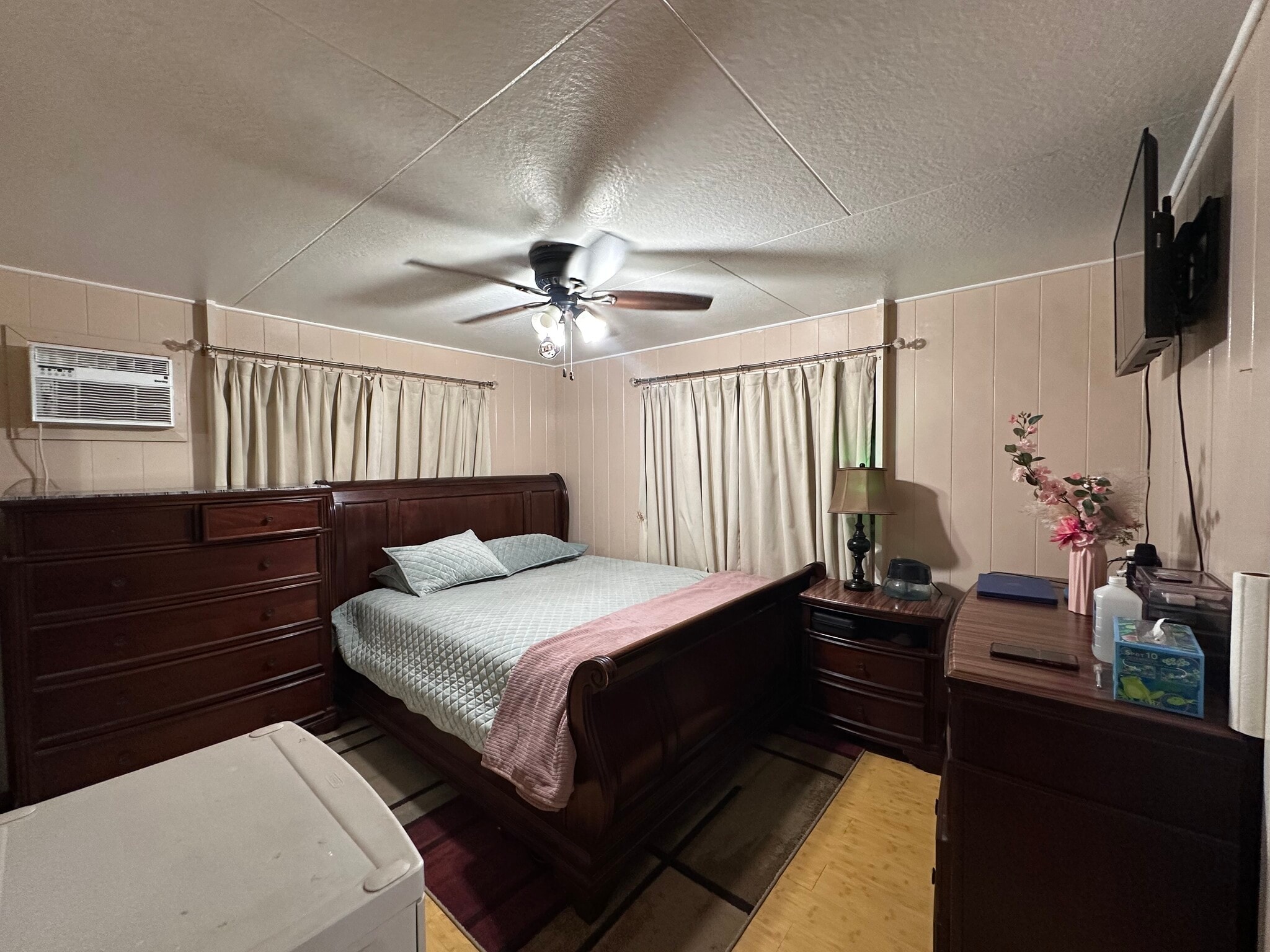 Building Photo - 2668 Kalihi St