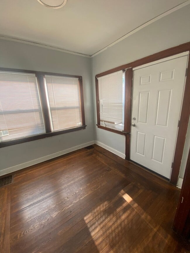 Building Photo - Two Bedroom in Cincinnati!