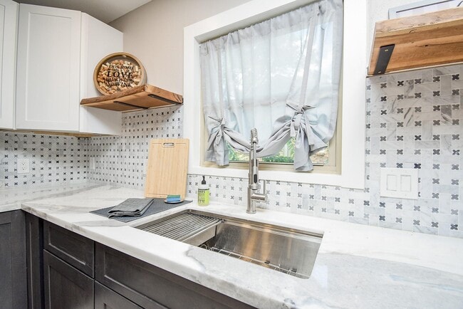 Building Photo - 7618 Highmeadow Dr