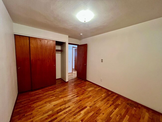 Building Photo - Updated 3BD w/ Outbuildings & Shop - Water included