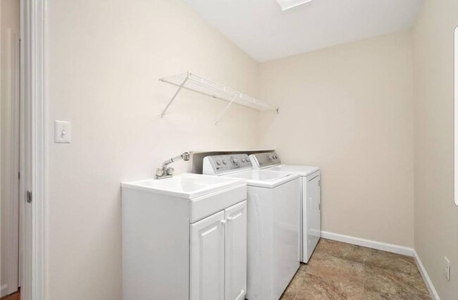 Building Photo - Spacious 4BR House in Bridgeton