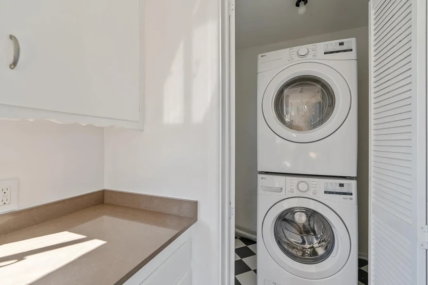 Building Photo - 2001 N Alvarado St