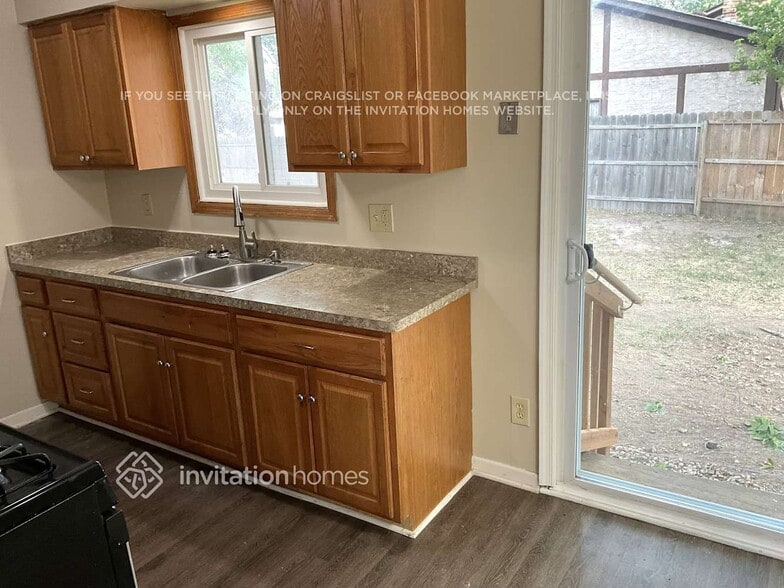 Building Photo - 5700 80th Ave N