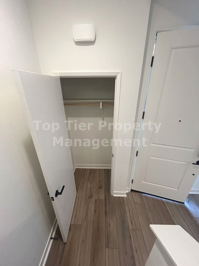 Building Photo - ***Gorgeous 2 bed / 2.5 bath / 1,083 sqft ...